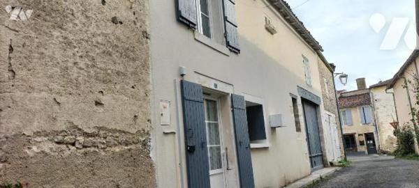 Dans le charmant bourg de Dampierre su Boutonne, à moins de 10 min d'Aulnay et 20 min de Saint ...