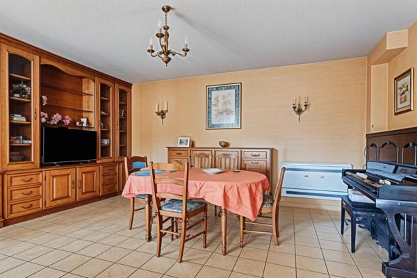 Pavillon proche RER E, écoles et commodités.