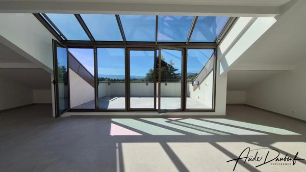 Attique T4 – 98 m² avec Terrasse, Verrière et Vue Panoramique – Axe Annecy / Genève