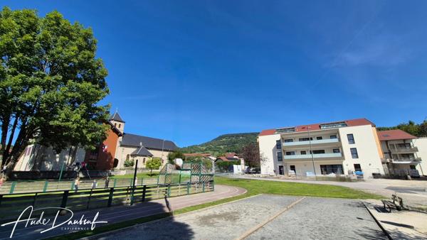 Attique T4 – 98 m² avec Terrasse, Verrière et Vue Panoramique – Axe Annecy / Genève