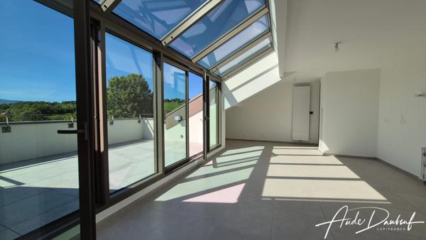Attique T4 – 98 m² avec Terrasse, Verrière et Vue Panoramique – Axe Annecy / Genève