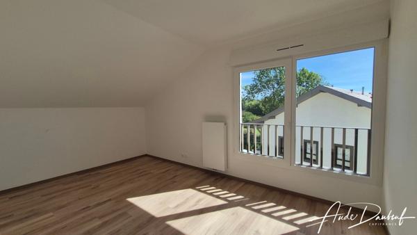 Attique T4 – 98 m² avec Terrasse, Verrière et Vue Panoramique – Axe Annecy / Genève