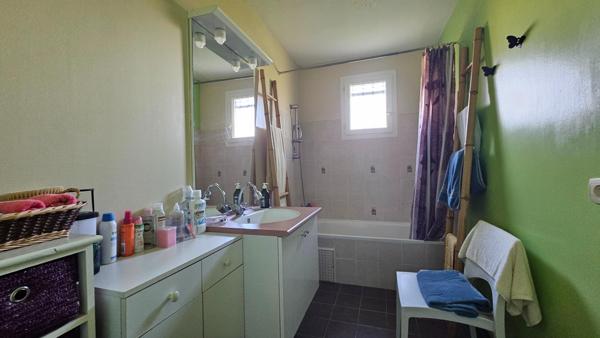 Maison 91m2 - 3 chambres - piscine - 2005 m2 de terrain