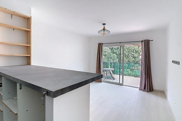 A VENDRE DRAGUIGNAN Studio de 25 m² DERNIER ETAGE avec TERRASSE