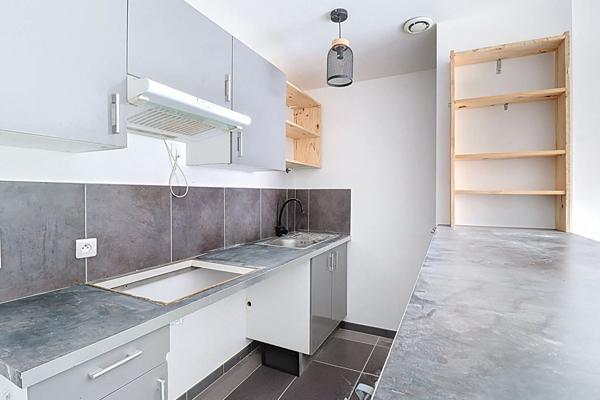A VENDRE DRAGUIGNAN Studio de 25 m² DERNIER ETAGE avec TERRASSE