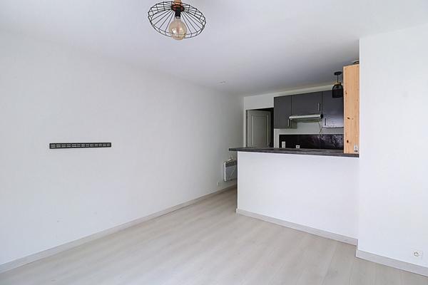 A VENDRE DRAGUIGNAN Studio de 25 m² DERNIER ETAGE avec TERRASSE