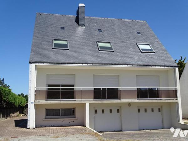 Maison divisée en 3 appartements à 250 m de la plage