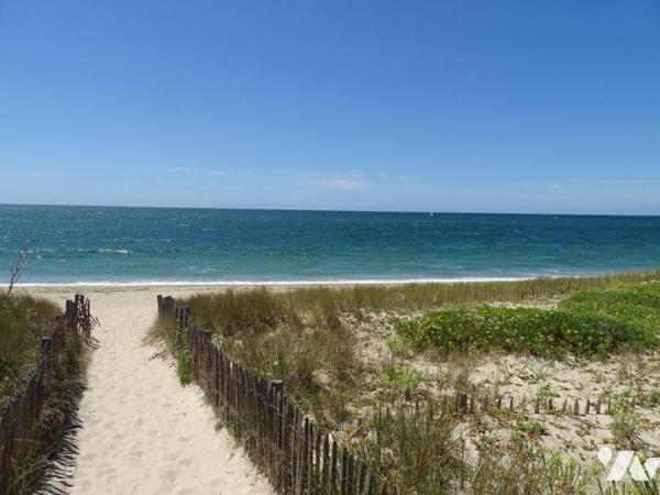Maison divisée en 3 appartements à 250 m de la plage