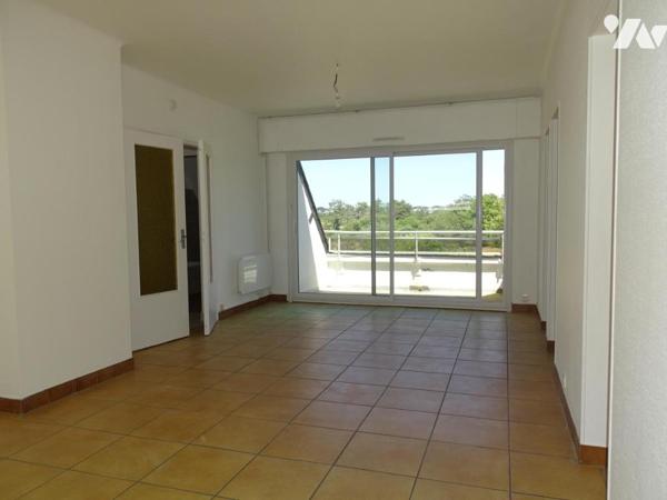 Maison divisée en 3 appartements à 250 m de la plage