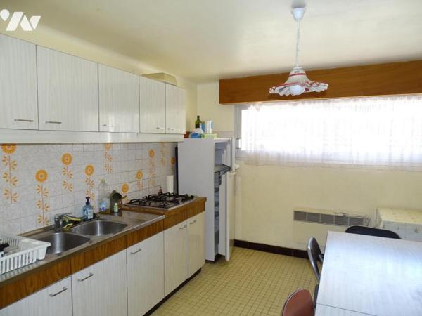 Maison divisée en 3 appartements à 250 m de la plage