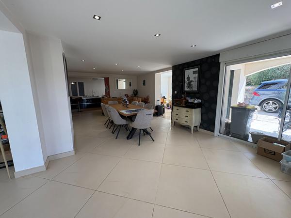 Villa LIMOUX 5 Chambres 222 m² sur terrain de 5966 m²