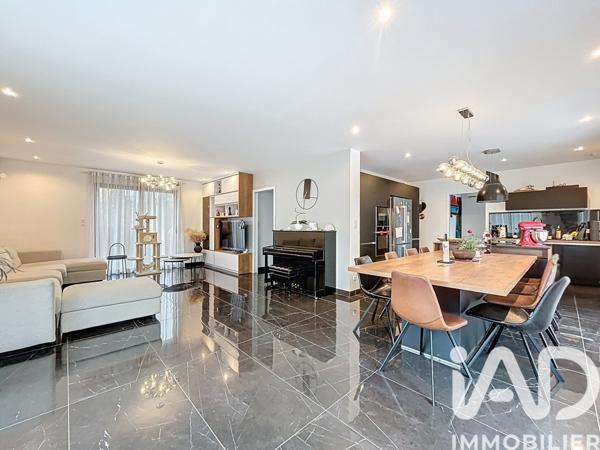 Maison à vendre 7 pièces 196 m² Saint-Fuscien