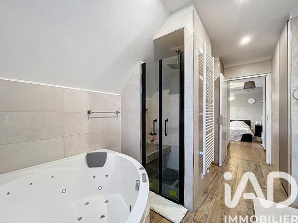 Maison à vendre 7 pièces 196 m² Saint-Fuscien