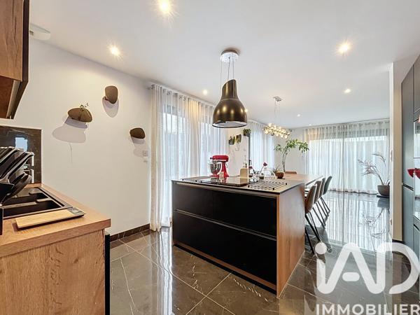 Maison à vendre 7 pièces 196 m² Saint-Fuscien