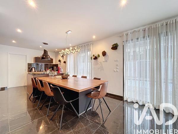 Maison à vendre 7 pièces 196 m² Saint-Fuscien