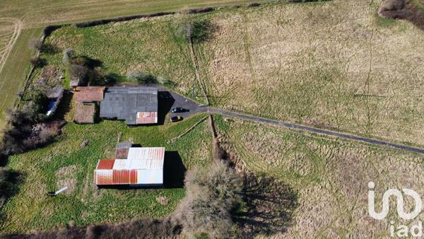 Maison traditionnelle 4 pièces de 350 m² à Fleuré (86340)
