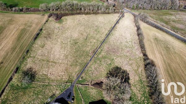 Maison traditionnelle 4 pièces de 350 m² à Fleuré (86340)