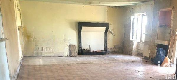 Maison traditionnelle 4 pièces de 350 m² à Fleuré (86340)