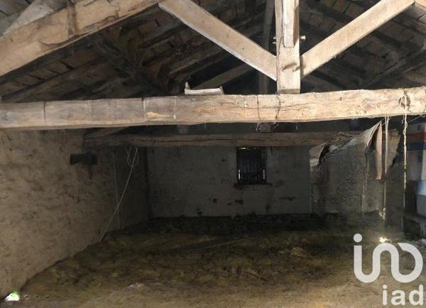 Maison traditionnelle 4 pièces de 350 m² à Fleuré (86340)