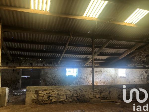 Maison traditionnelle 4 pièces de 350 m² à Fleuré (86340)