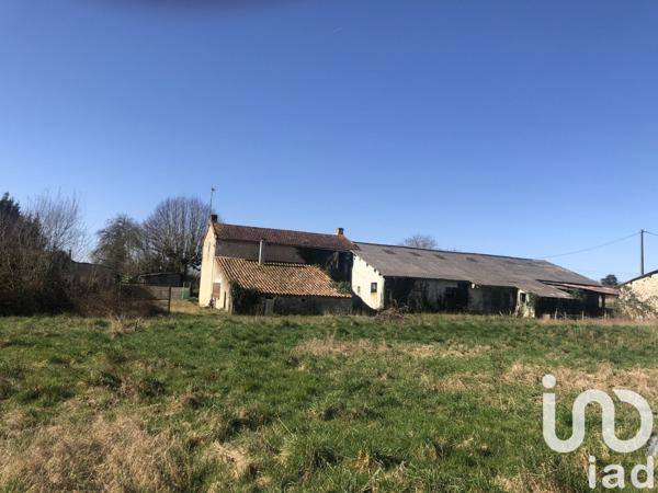 Maison traditionnelle 4 pièces de 350 m² à Fleuré (86340)