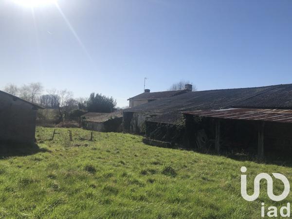 Maison traditionnelle 4 pièces de 350 m² à Fleuré (86340)