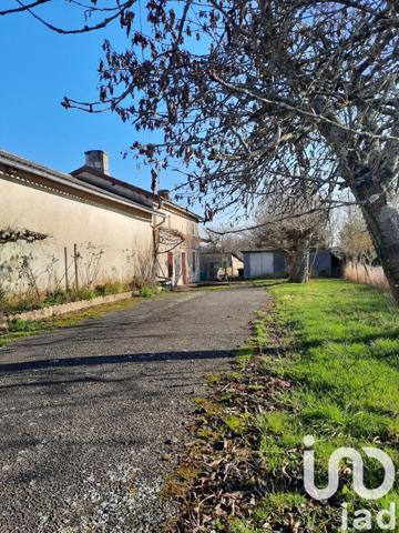 Maison traditionnelle 4 pièces de 350 m² à Fleuré (86340)
