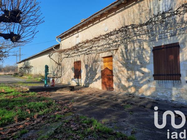 Maison traditionnelle 4 pièces de 350 m² à Fleuré (86340)