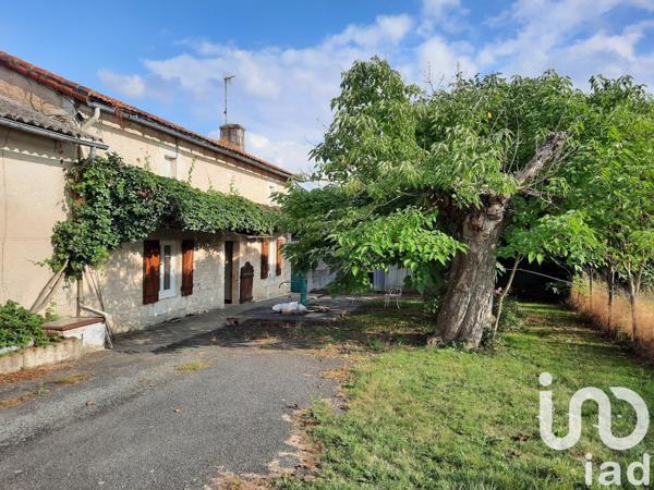 Maison traditionnelle 4 pièces de 350 m² à Fleuré (86340)
