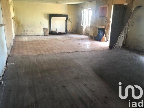 Maison traditionnelle 4 pièces de 350 m² à Fleuré (86340)