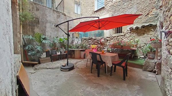 Maison de village à Ouveillan 8 pièces - 240 m² avec extèrieur