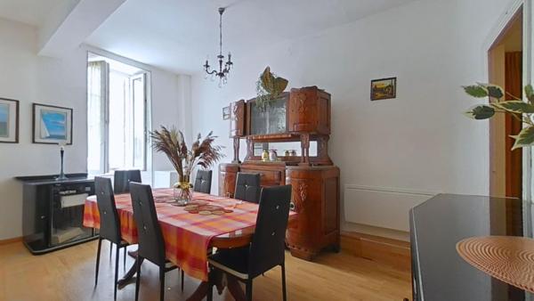 Maison de village à Ouveillan 8 pièces - 240 m² avec extèrieur