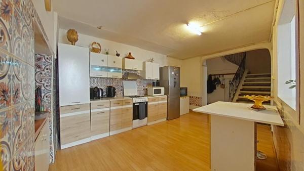 Maison de village à Ouveillan 8 pièces - 240 m² avec extèrieur