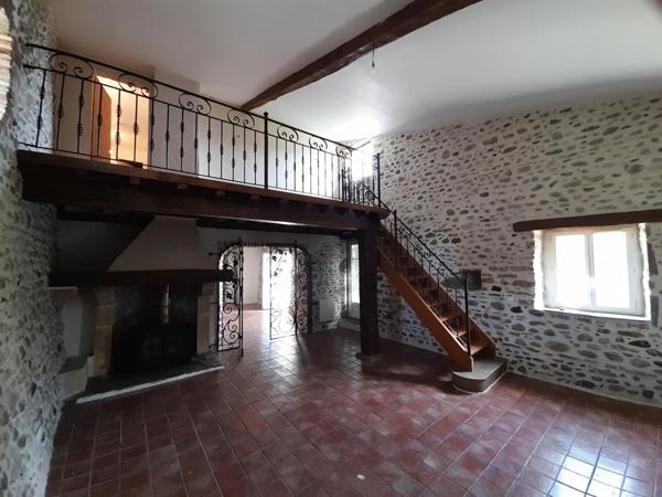 Maison composée de 2 logements, 7 pièces, 5 chambres