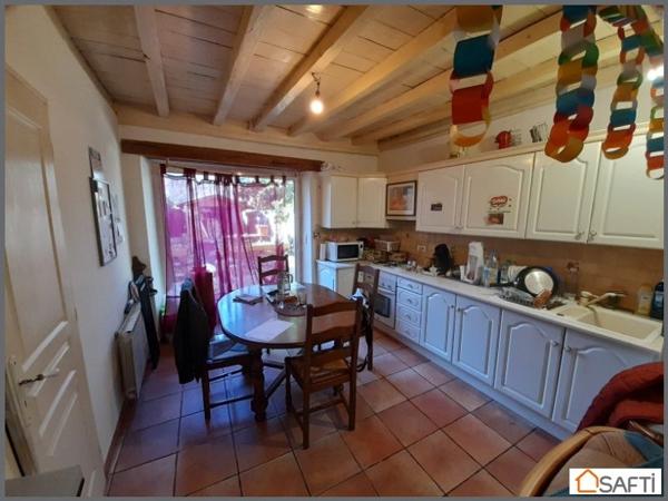 Maison composée de 2 logements, 7 pièces, 5 chambres