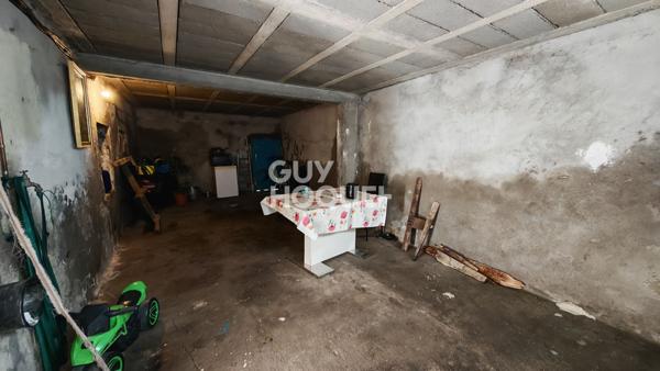 Corneilla la rivière, à vendre immeuble avec 2 appartements loués + garage et cour.