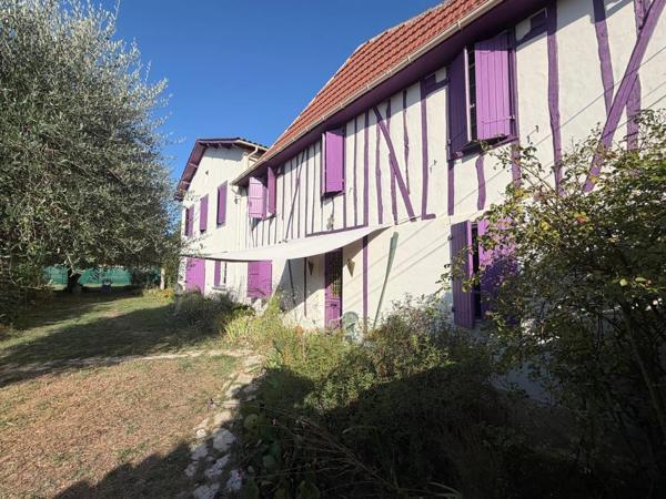 PLAISANCE (32) centre, élegante MAISON DE MAITRE XVIIIs, sans travaux, 190m2 sur 800m2 de jardin clos et paysagé, belle dépendance, chauffage central , 4chambres dont 1 au rez-de-chaussée, salon 44m2