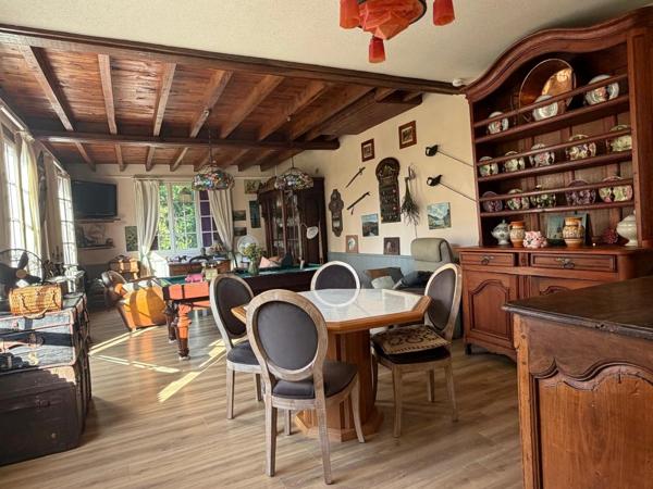 PLAISANCE (32) centre, élegante MAISON DE MAITRE XVIIIs, sans travaux, 190m2 sur 800m2 de jardin clos et paysagé, belle dépendance, chauffage central , 4chambres dont 1 au rez-de-chaussée, salon 44m2