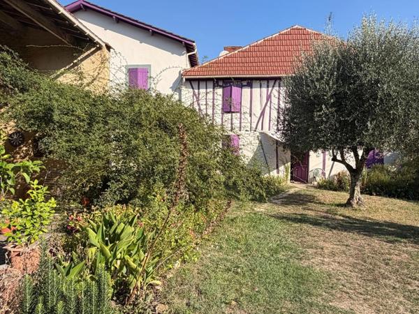 PLAISANCE (32) centre, élegante MAISON DE MAITRE XVIIIs, sans travaux, 190m2 sur 800m2 de jardin clos et paysagé, belle dépendance, chauffage central , 4chambres dont 1 au rez-de-chaussée, salon 44m2