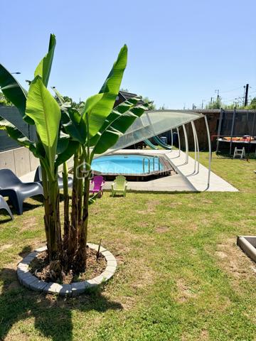 NOUVEAUTE BSK IMMOBILIER

Découvrez cette charmante maison individuelle de 113 m² habitables, idéale pour une famille à la recherche d’espace et de confort, située sur un agréable terrain avec piscine semi-enterrée.

Au rez-de-chaussée, vous trouverez :
•	Une cuisine moderne aménagée et équipée
•	Une belle pièce de vie salon / salle à manger (29 m²)
•	Un WC indépendant
•	Une salle de loisirs de 18 m² pouvant servir de salle de jeux, bureau ou espace détente

Au 1er étage :
•	Deux chambres
•	Une salle d’eau avec douche

Au 2e étage :
•	Une grande chambre double sous les toits (19 m² au sol)

Côtés extérieurs et annexes, bénéficiez de :
•	Piscine semi-enterrée ( 4,86 x 3,36 Profondeur 1,20)
•	Terrain agréable avec abri de jardin
•	Terrasse avec pergola en bois
•	Véranda bois
•	Cave composée de 3 pièces offrant de nombreux espaces de rangement

Confort et équipements :
•	Fenêtres PVC double vitrage et bois double vitrage
•	Volets roulants PVC et volets manuels
•	Chauffage par poêle à pellets installé en 2023

Informations complémentaires :
•	Taxe foncière : 705 €
•	DPE : Classe énergie E
•	Parcelle de 578 m²

Une maison pleine de potentiel, offrant de beaux volumes et des espaces extérieurs appréciables pour profiter des beaux jours.

 Une opportunité à découvrir rapidement ! Contactez-moi pour plus d’informations ou organiser une visite.