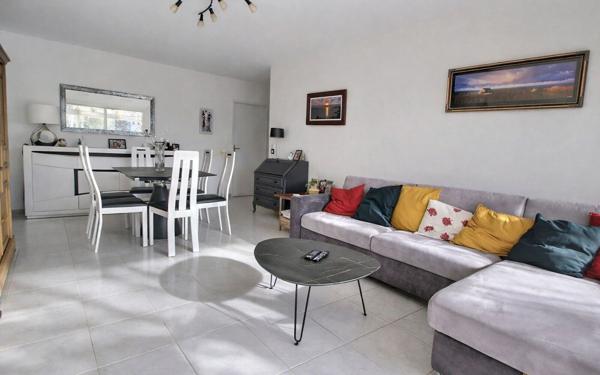 Appartement à vendre    3 pièces • 78,50 m2 Marseille 8