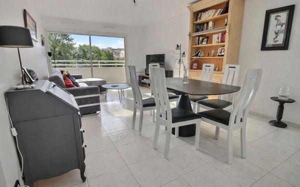 Appartement à vendre    3 pièces • 78,50 m2 Marseille 8