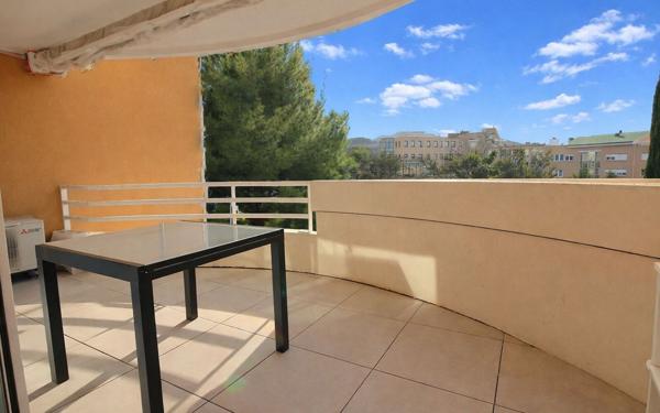 Appartement à vendre    3 pièces • 78,50 m2 Marseille 8
