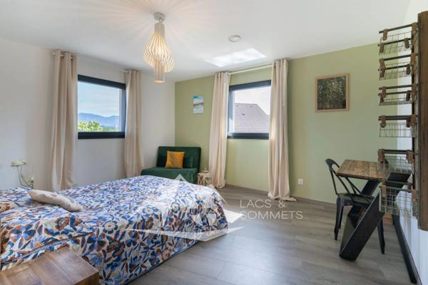 Villa avec dépendance Cuvat : 5 chambres, piscine et vue montagne à 3 min de l’A41