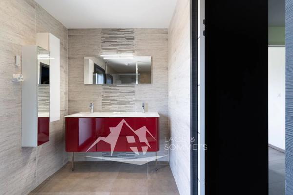 Villa avec dépendance Cuvat : 5 chambres, piscine et vue montagne à 3 min de l’A41