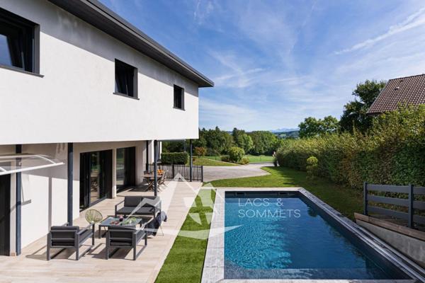 Villa avec dépendance Cuvat : 5 chambres, piscine et vue montagne à 3 min de l’A41
