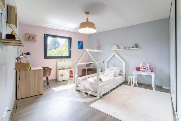 Villa avec dépendance Cuvat : 5 chambres, piscine et vue montagne à 3 min de l’A41