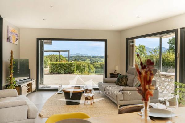 Villa avec dépendance Cuvat : 5 chambres, piscine et vue montagne à 3 min de l’A41