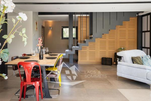 Villa avec dépendance Cuvat : 5 chambres, piscine et vue montagne à 3 min de l’A41