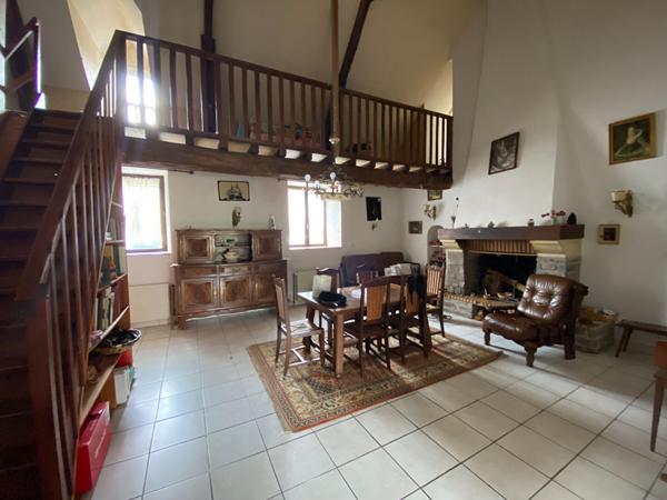Maison 6 pièces – 211 m² environ à Pont-Péan (ref : 72800)